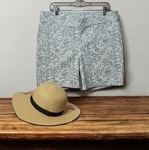 Kim Rogers Shorts ~ Super Stretch Pull-On  ~ Paisley Soft Green White